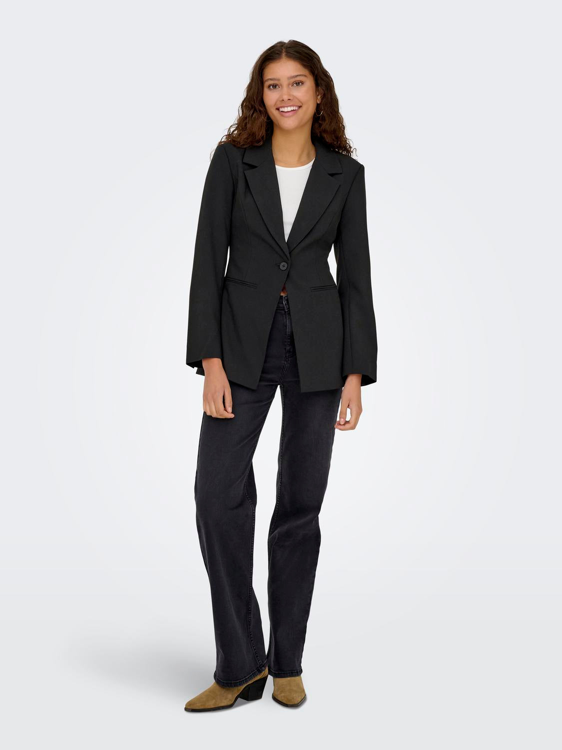 model_shot-front_full